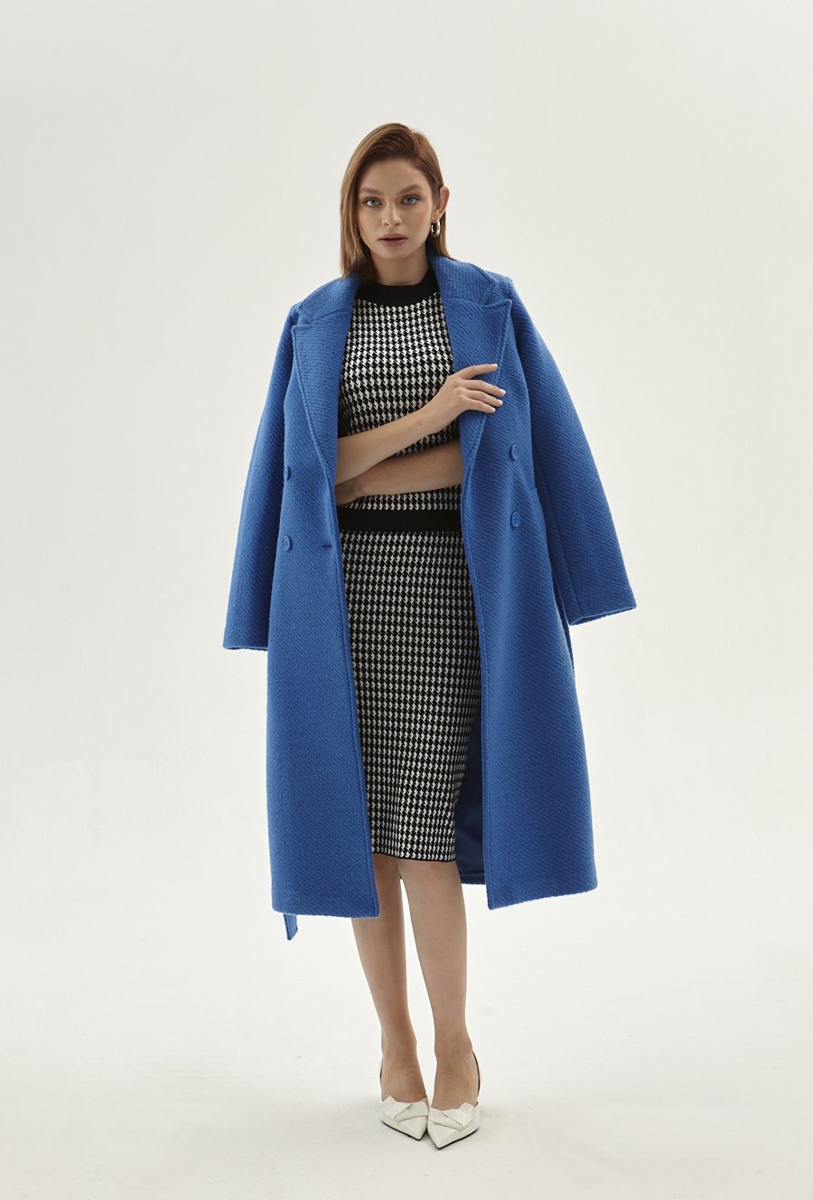 Płaszcz wiązany w talii