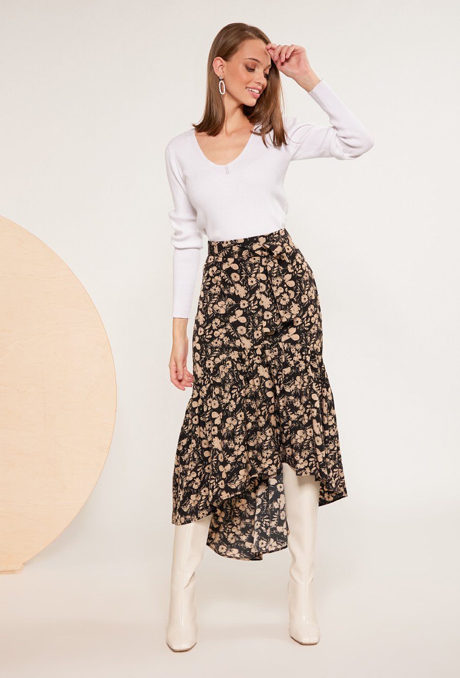 Asymetryczna sp&oacute;dnica midi