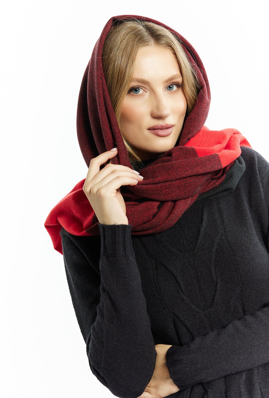 Dwukolorowy szal z frędzlami