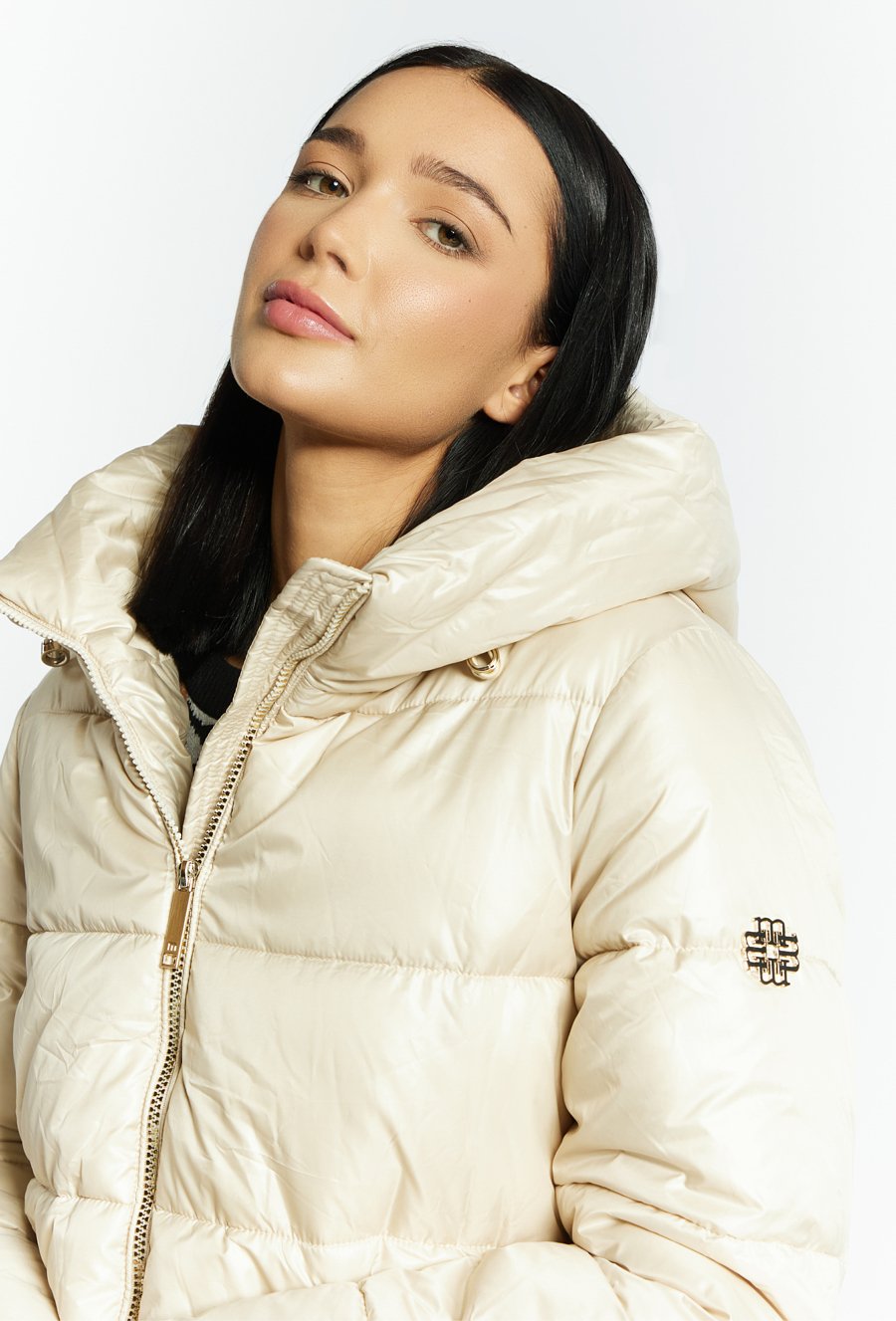 Kurtka damska z ozdobną tasiemką