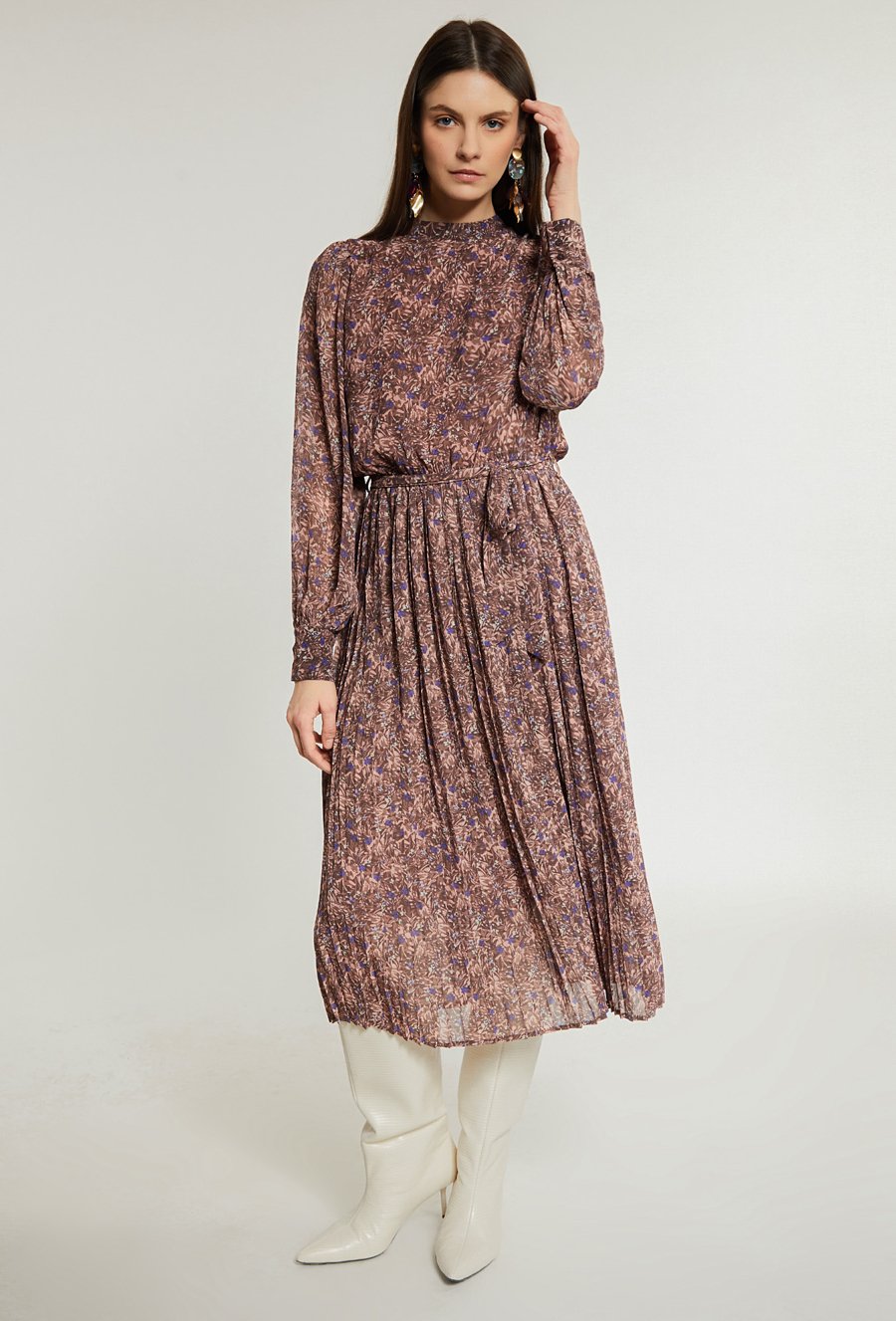 Zwiewna sukienka midi z plisowanym dołem