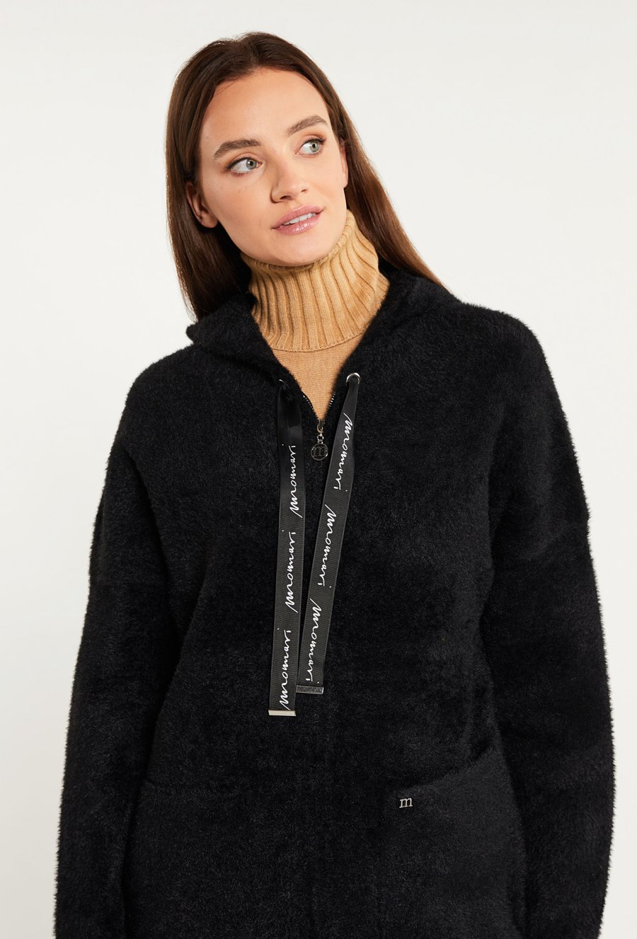 Długi płaszcz damski z kapturem