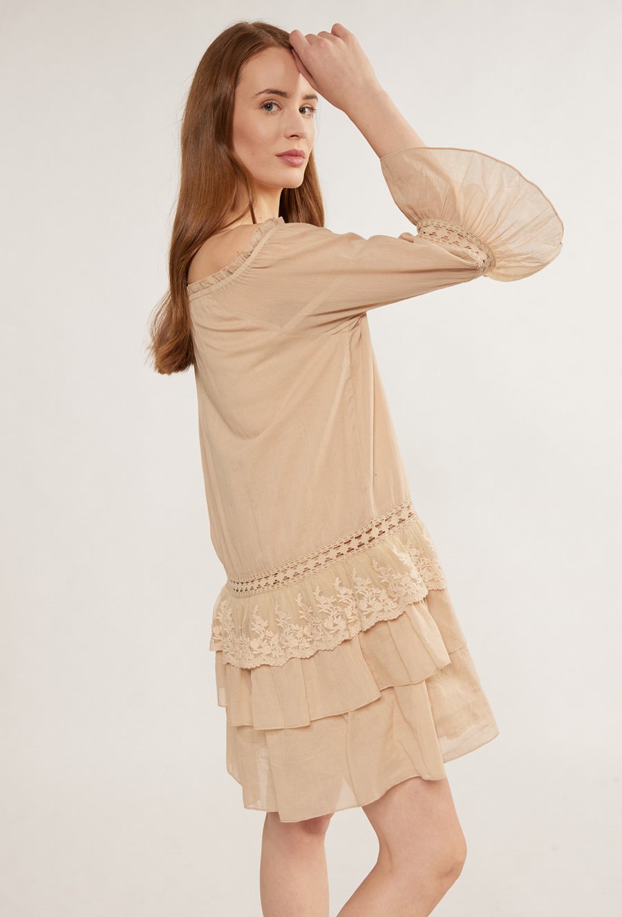 Bawełniana sukienka z falbaną