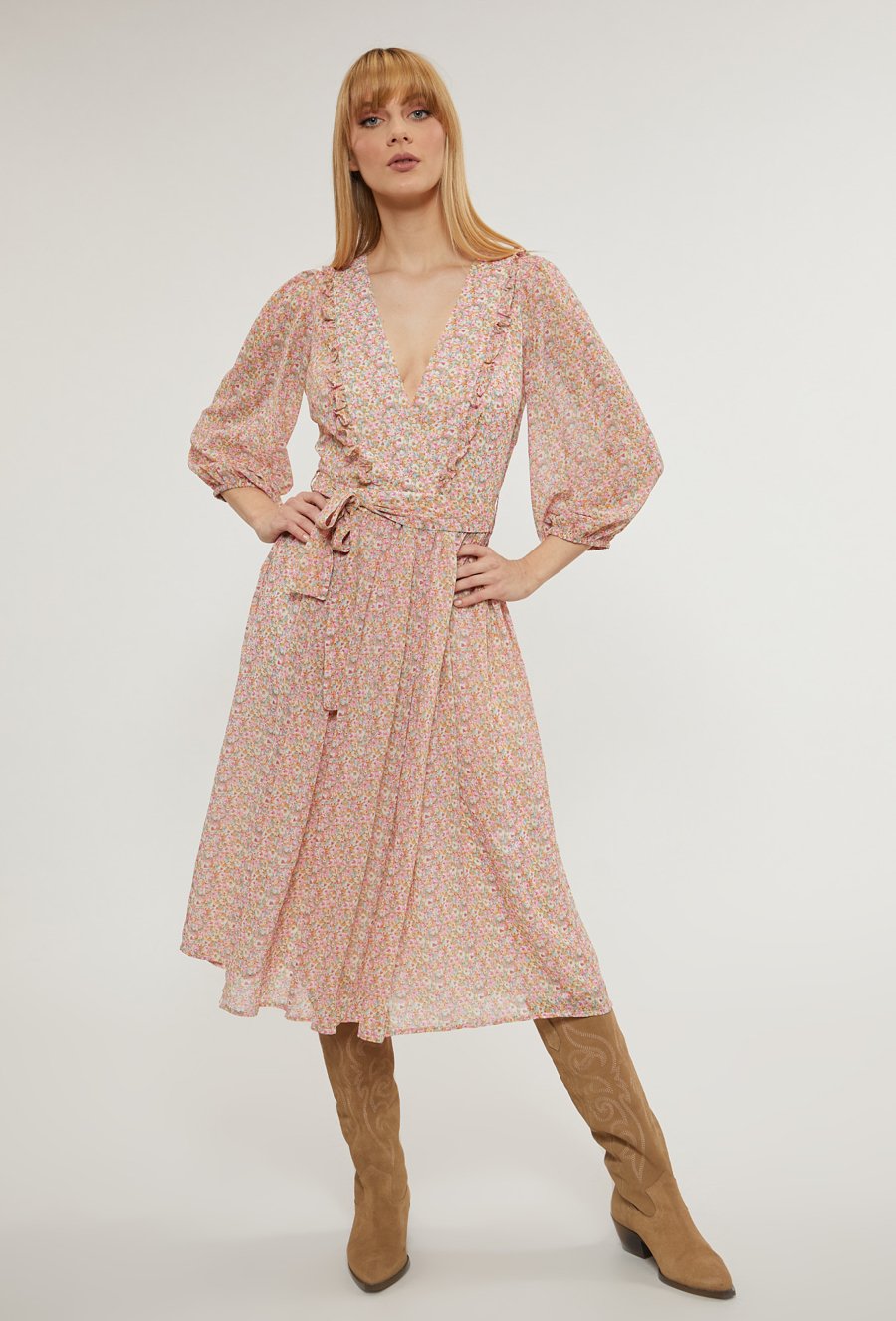 Lekka sukienka w drobny wz&oacute;r