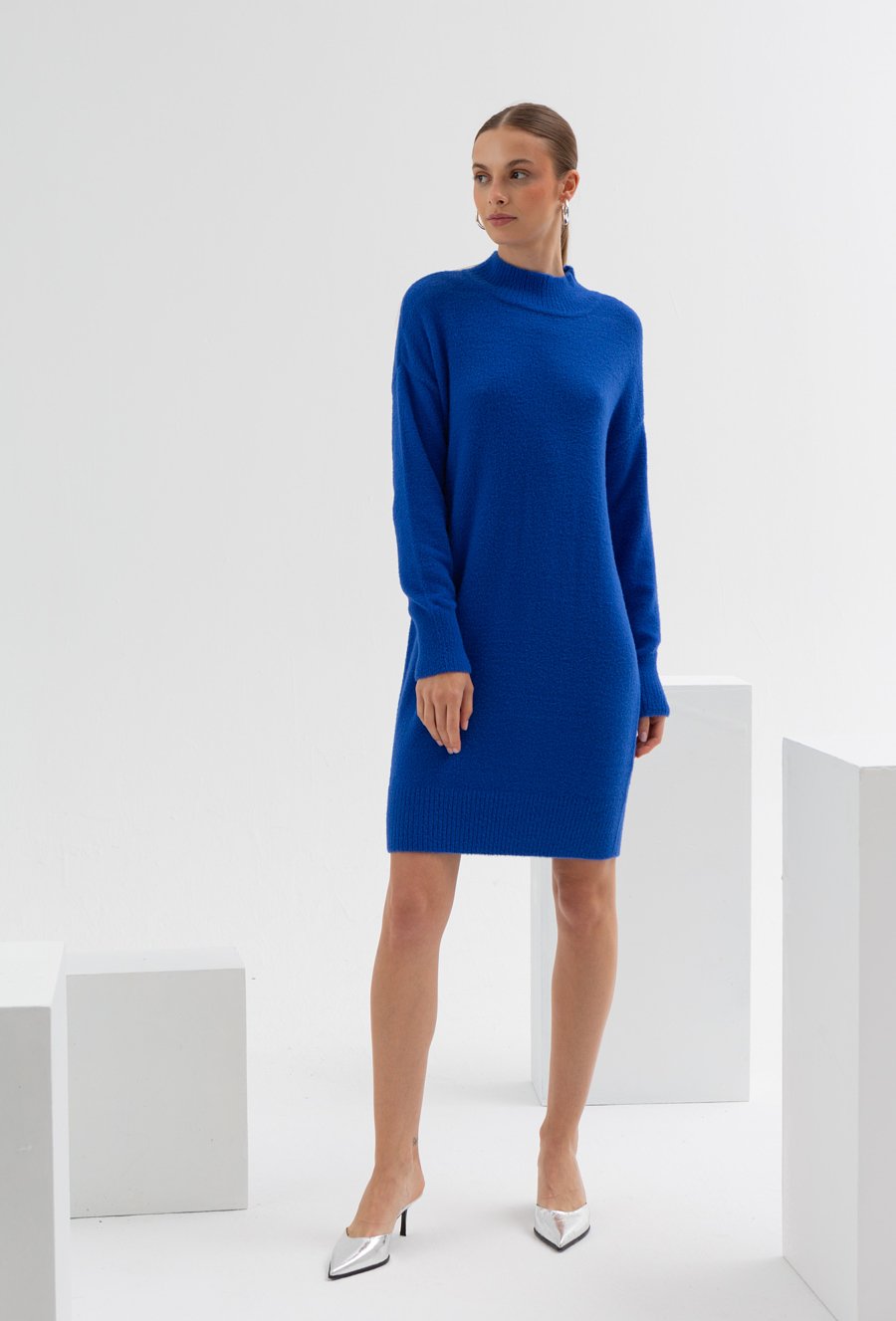 Kobaltowa swetrowa sukienka
