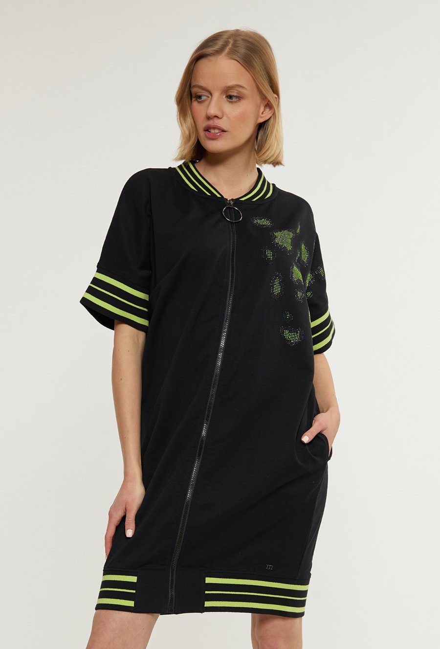 Sukienka damska w sportowym stylu