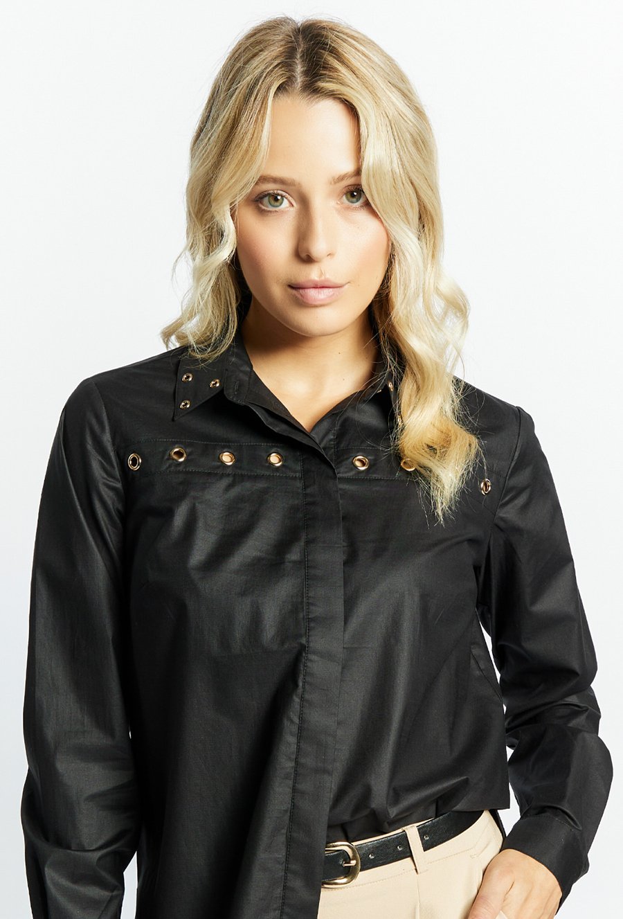 Koszula ze zdobieniem