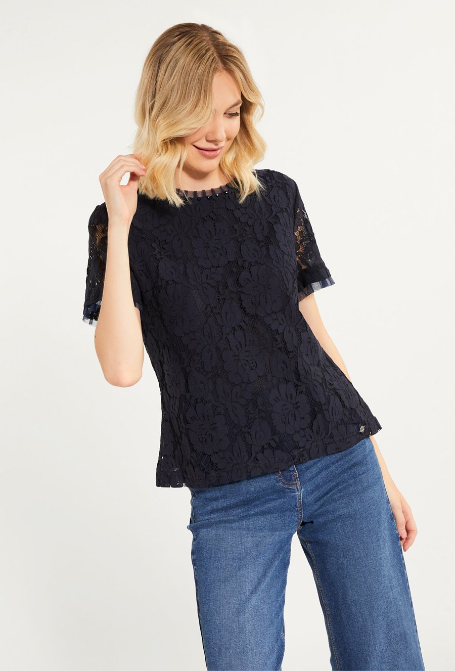Koronkowa bluzka z kr&oacute;tkim rękawem
