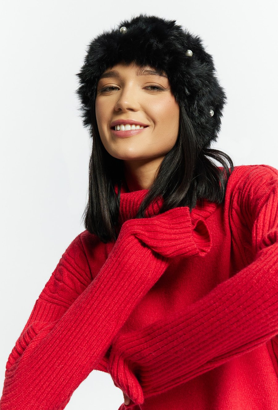 Czapka damska z koralikami