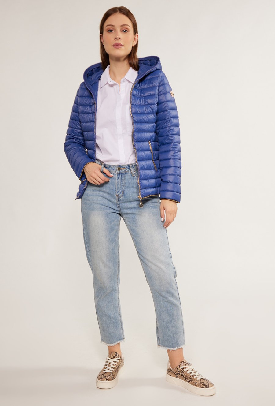 Przejściowa kurtka z kapturem