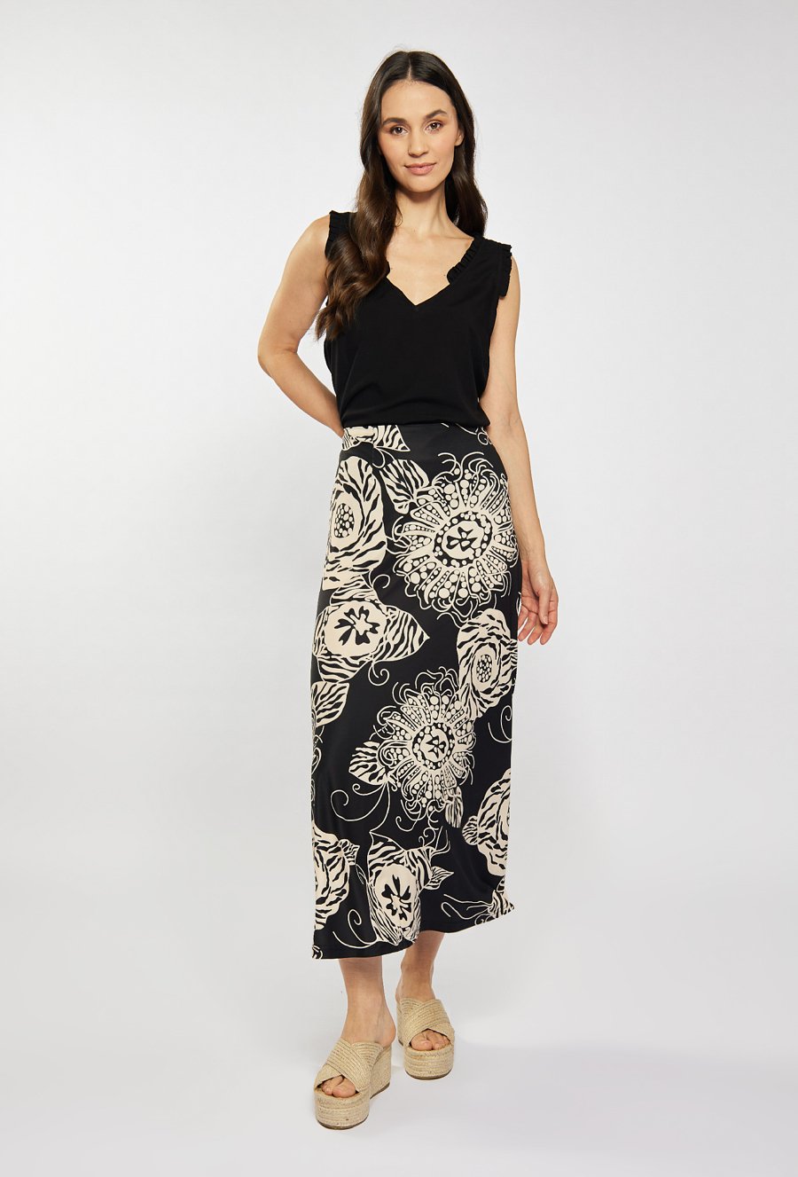 Sp&oacute;dnica midi w kwiaty