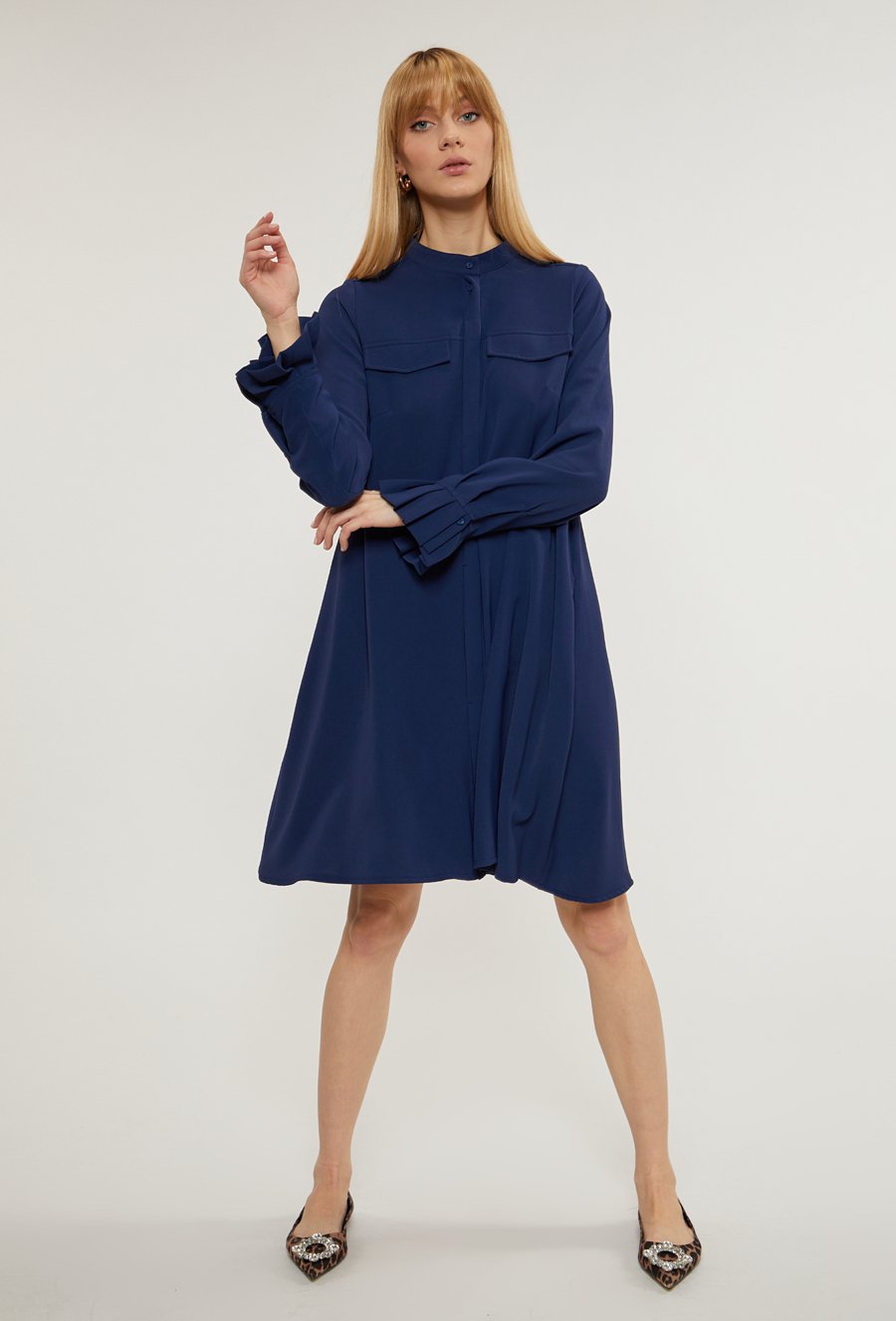 Sukienka o koszulowym fasonie