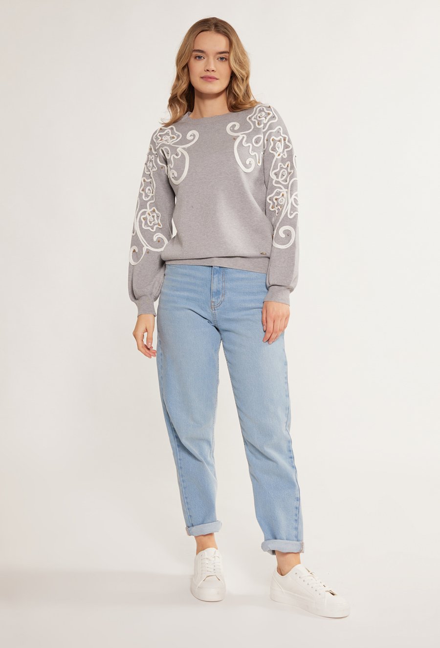 Wiskozowy sweter z wzorem