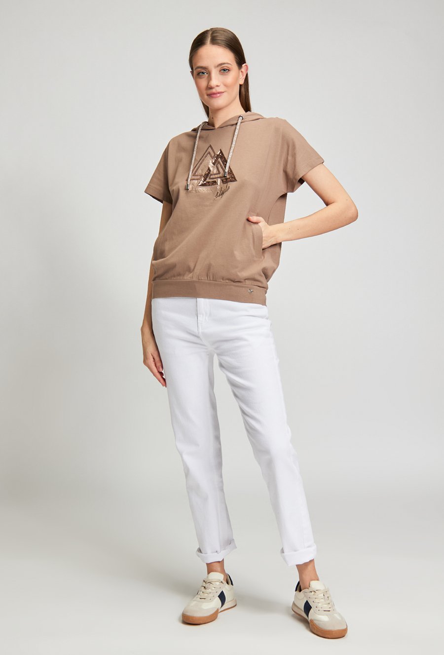 T-shirt damski z cekinowym wzorem