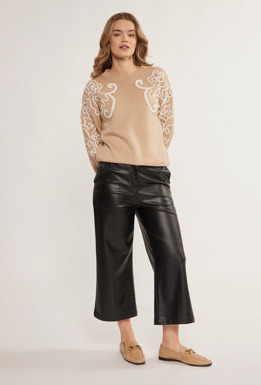 Wiskozowy sweter z wzorem