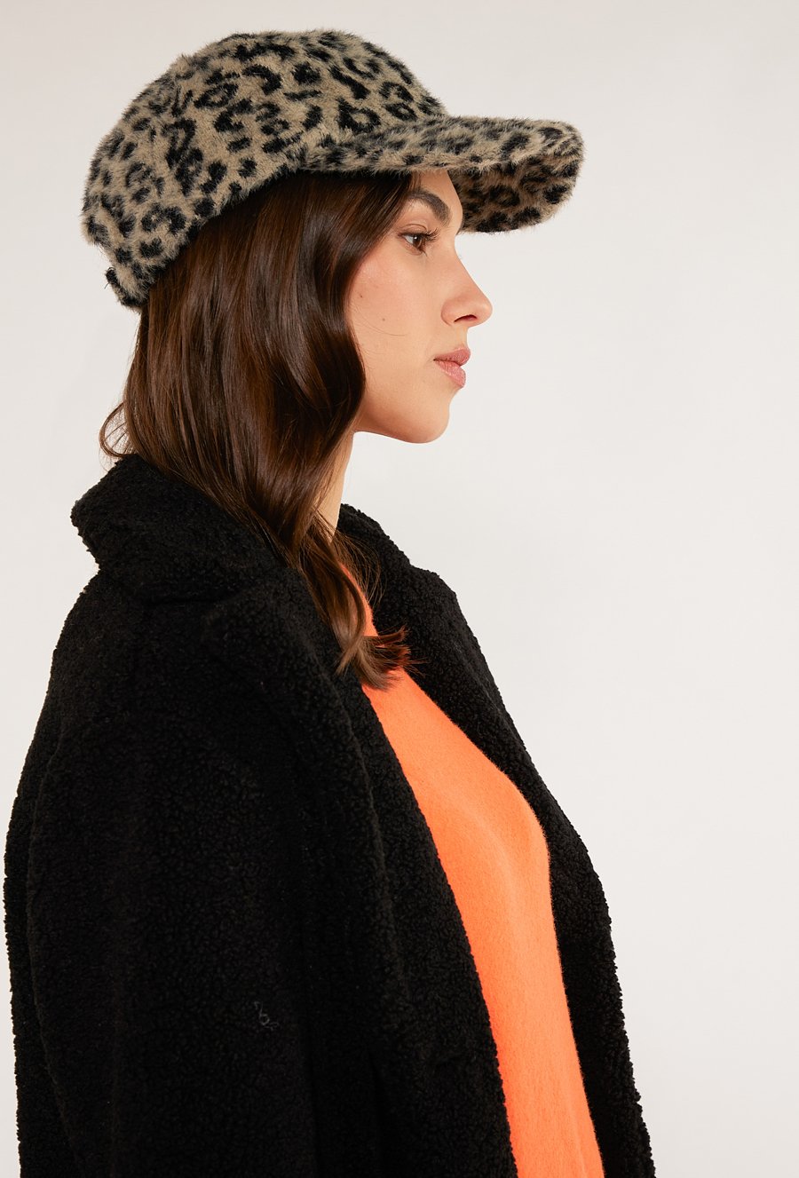 Wzorzysta czapka z daszkiem