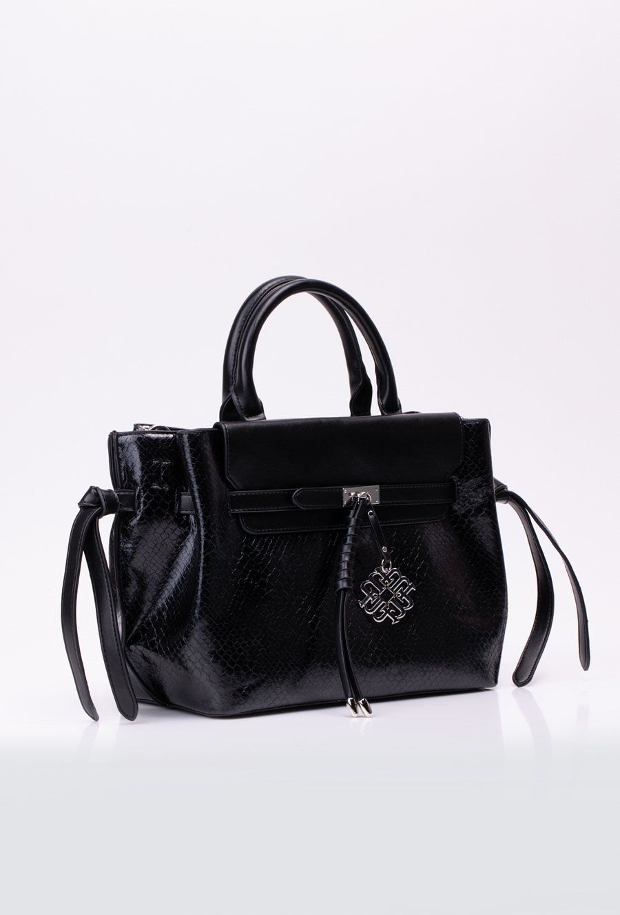 Duża torba z ozdobną przywieszką