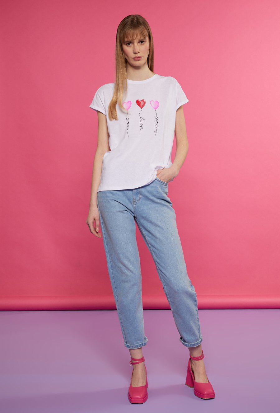 T-shirt z napisem oraz nadrukiem