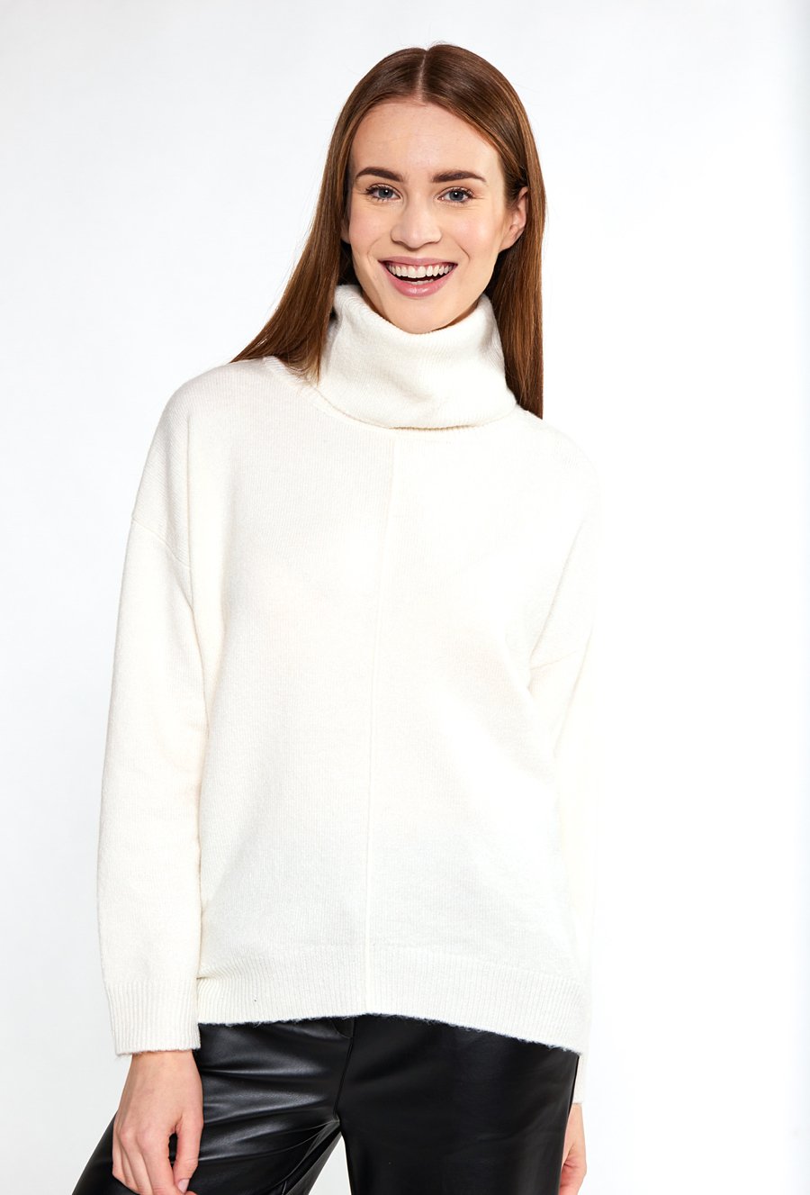 Klasyczny sweter damski z golfem