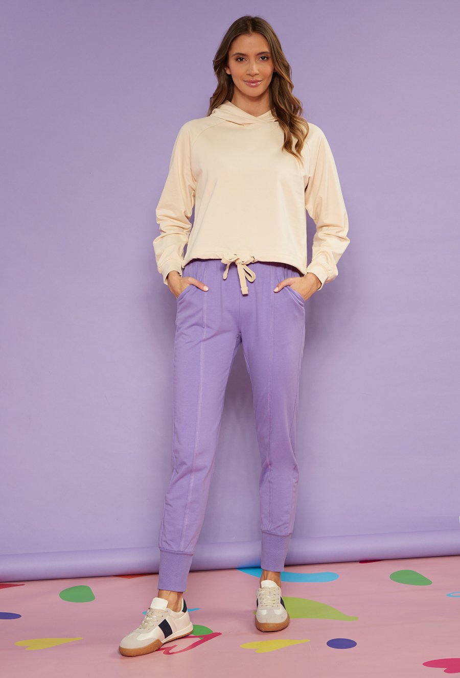 Kr&oacute;tka bluza z kapturem