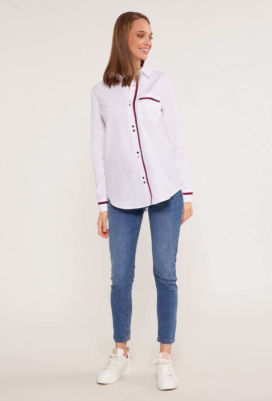 Koszula z kontrastującą tasiemką