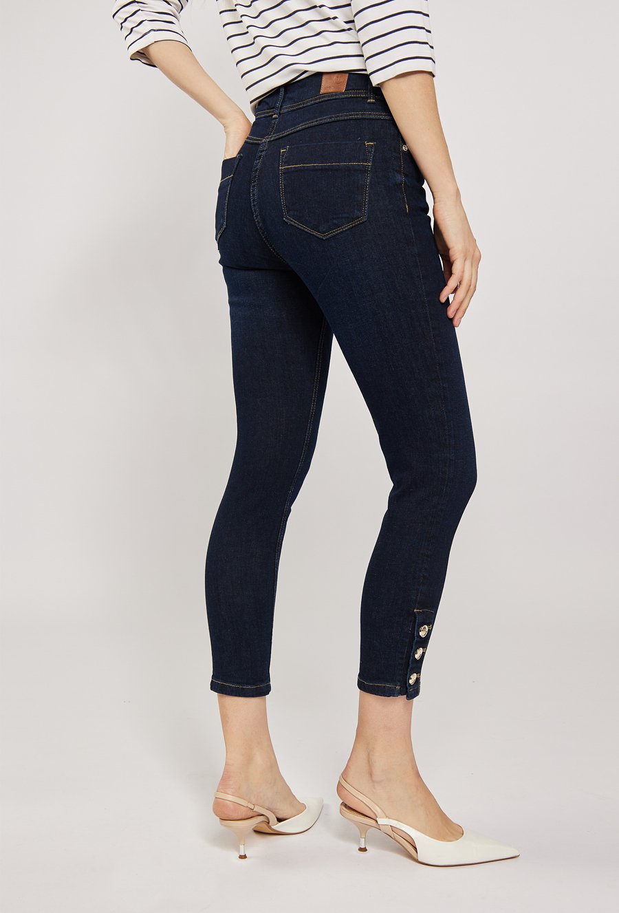 Jeansy z ozdobnymi nogawkami