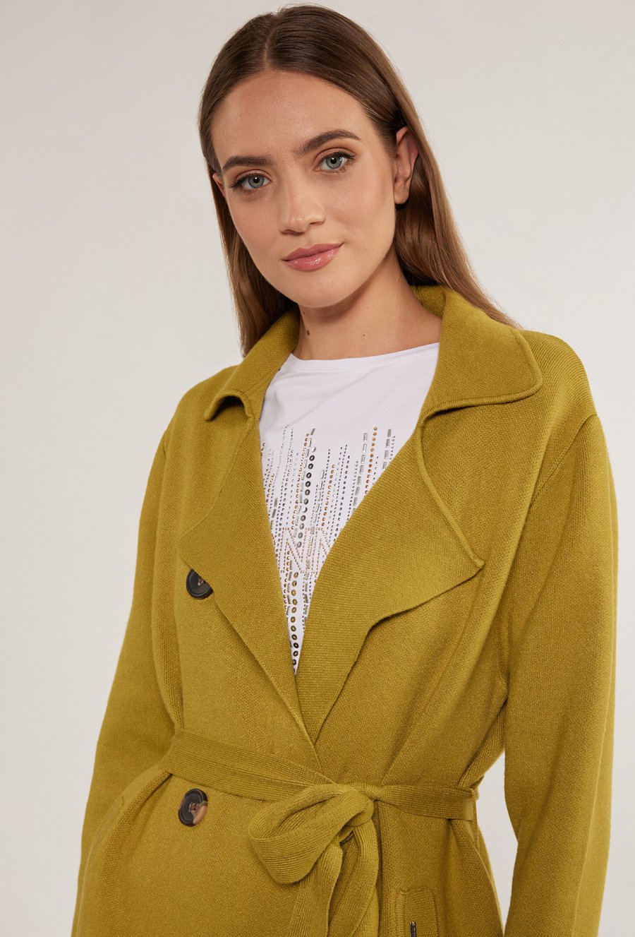 Swetrowy płaszcz z wiązaniem