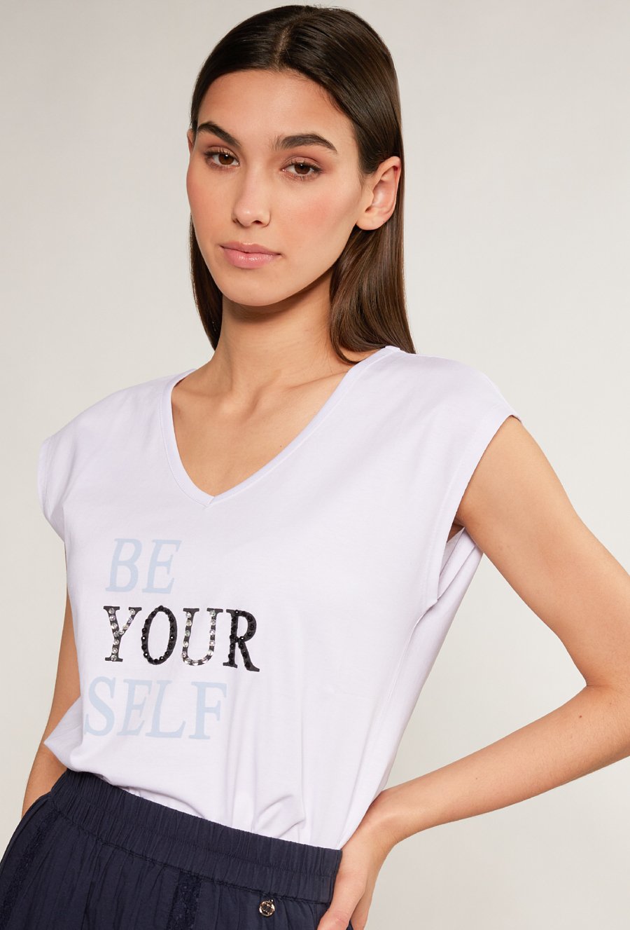 Bawełniany t-shirt z napisem oraz cekinami