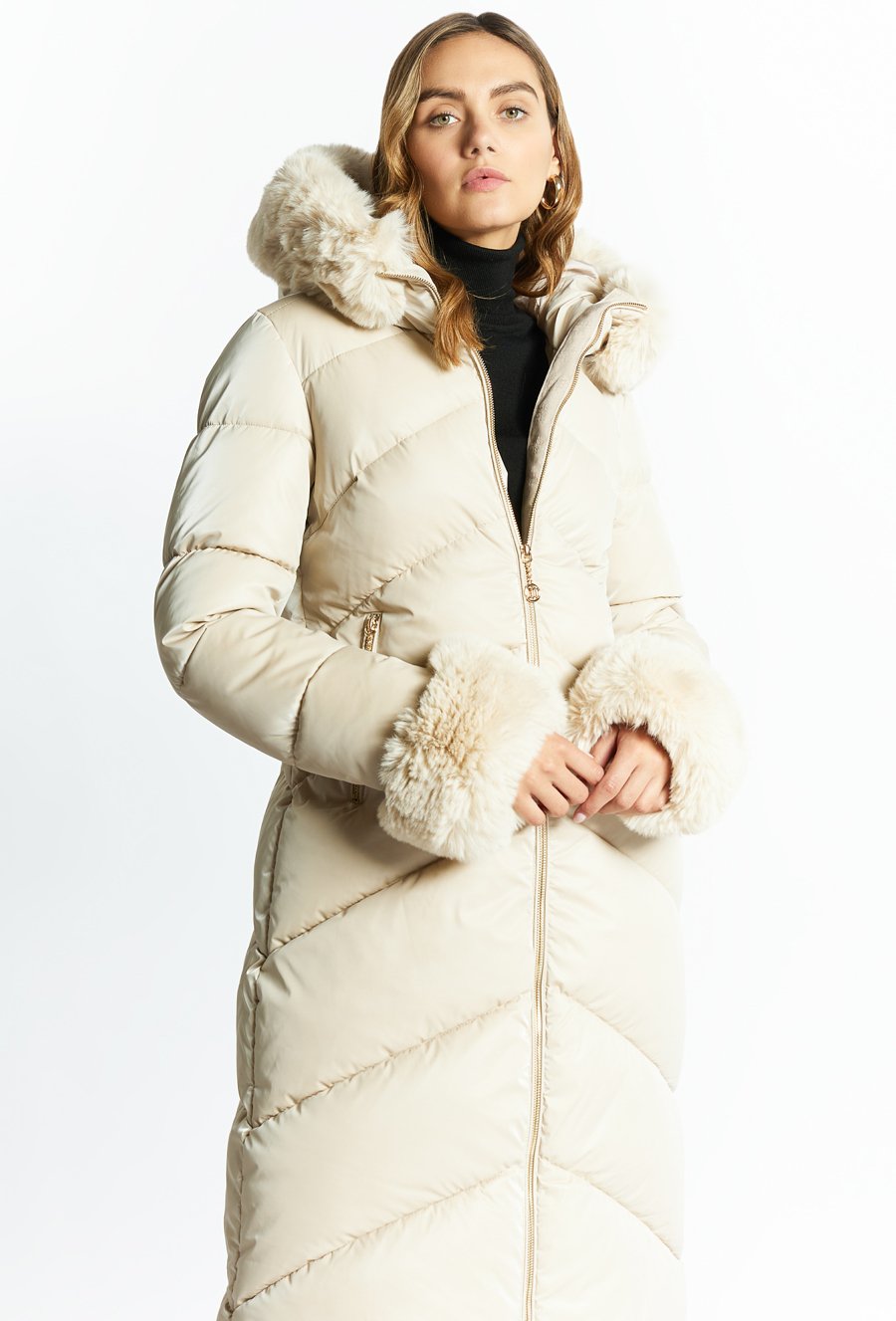 Płaszcz damski z futerkiem