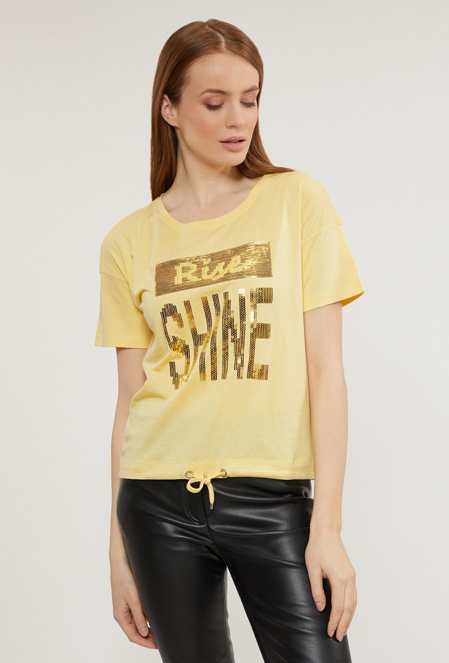 T-shirt damski z cekinami