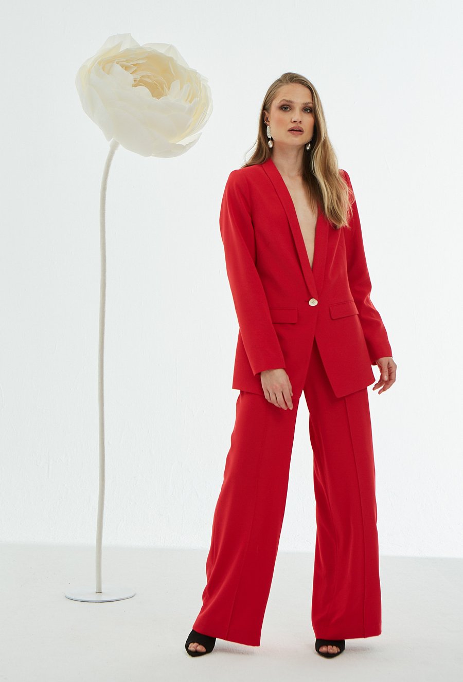 Czerwone spodnie z szeroką nogawką