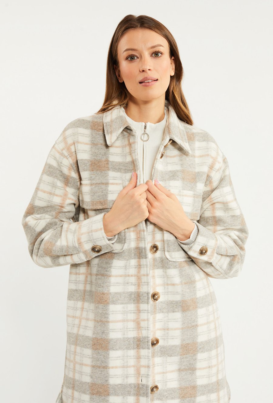 Koszulowa kurtka z wzorem w kratę