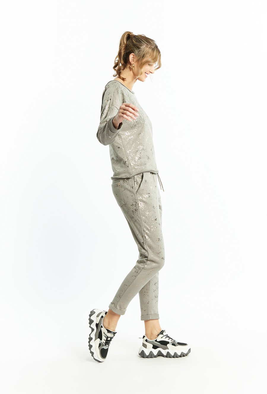 Spodnie dresowe o swobodnym fasonie