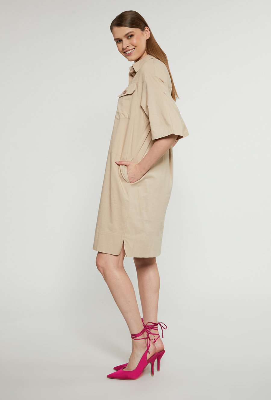 Koszulowa sukienka o luźnym kroju