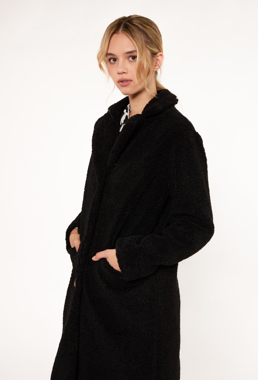 Płaszcz z pluszowego materiału