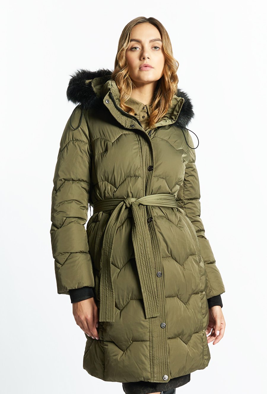 Płaszcz damski z odpinanym kapturem i futerkiem