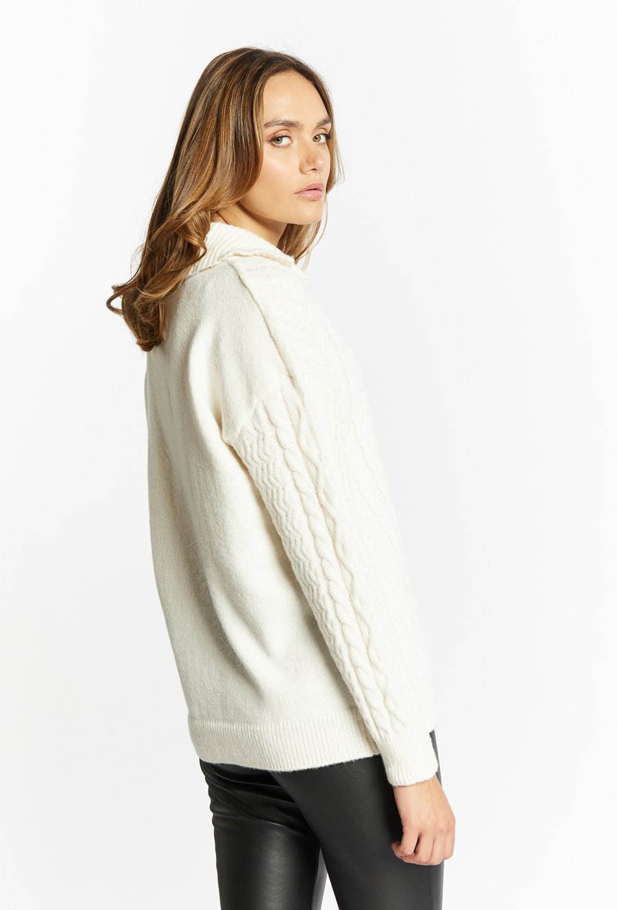 Sweter damski o ciekawym splocie