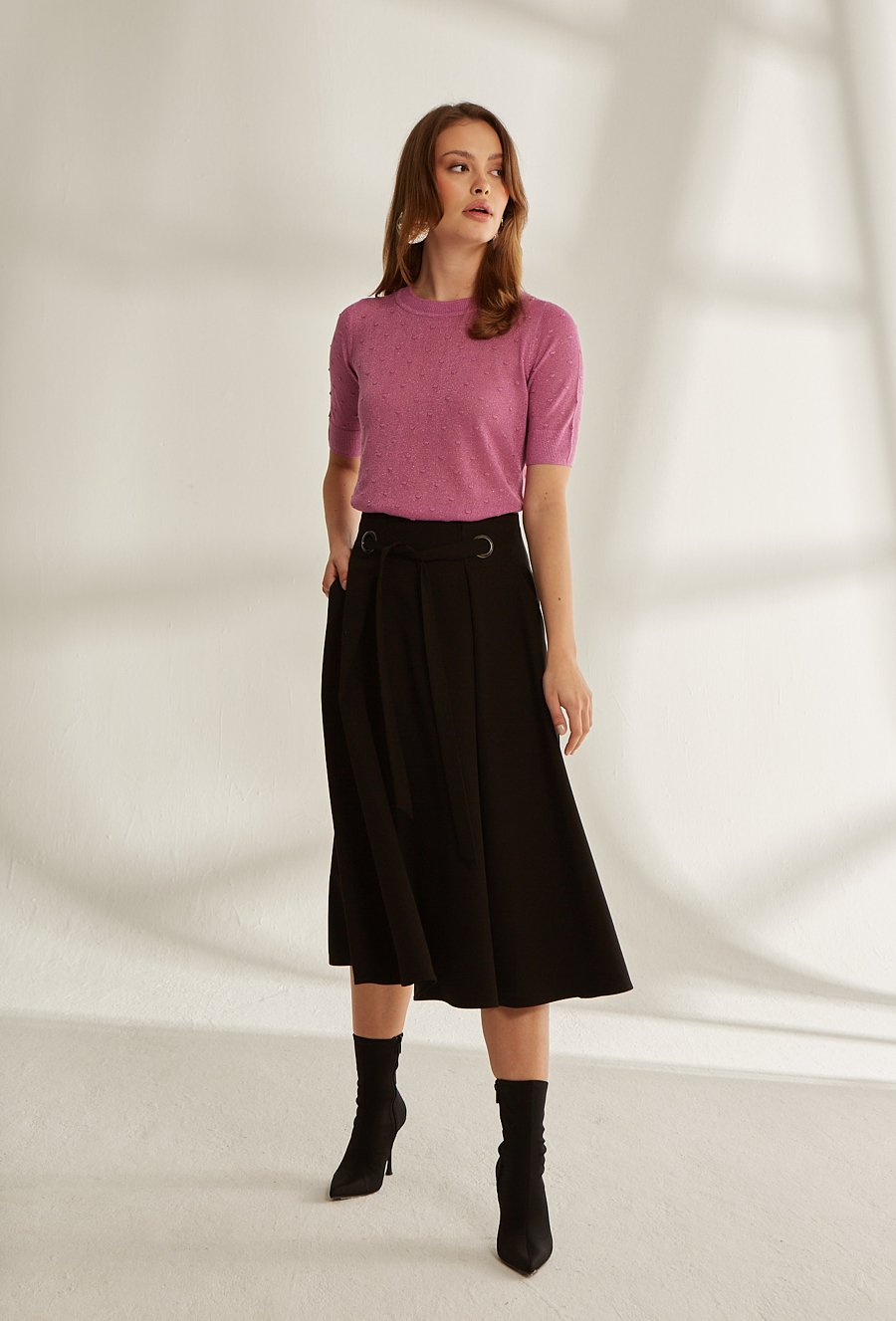 Połyskujący sweter z kr&oacute;tkim rękawem