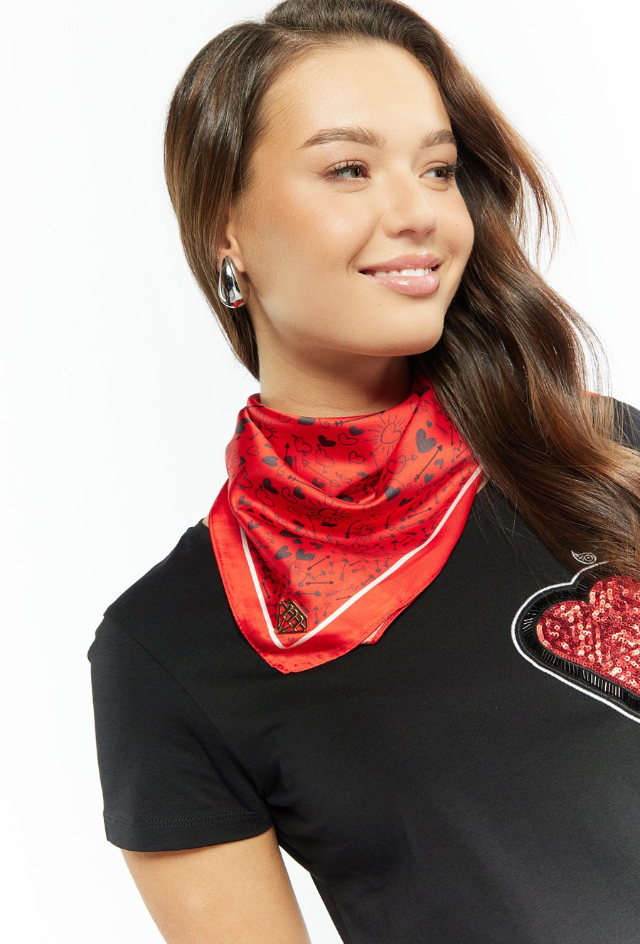 Apaszka z wzorem w serduszka