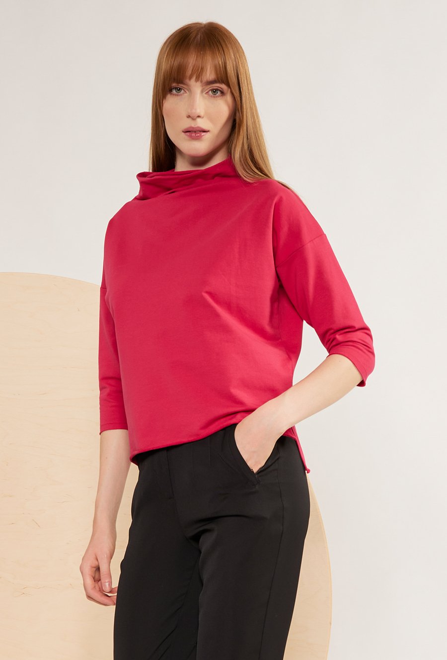 Długa bluza z delikatnym p&oacute;łgolfem