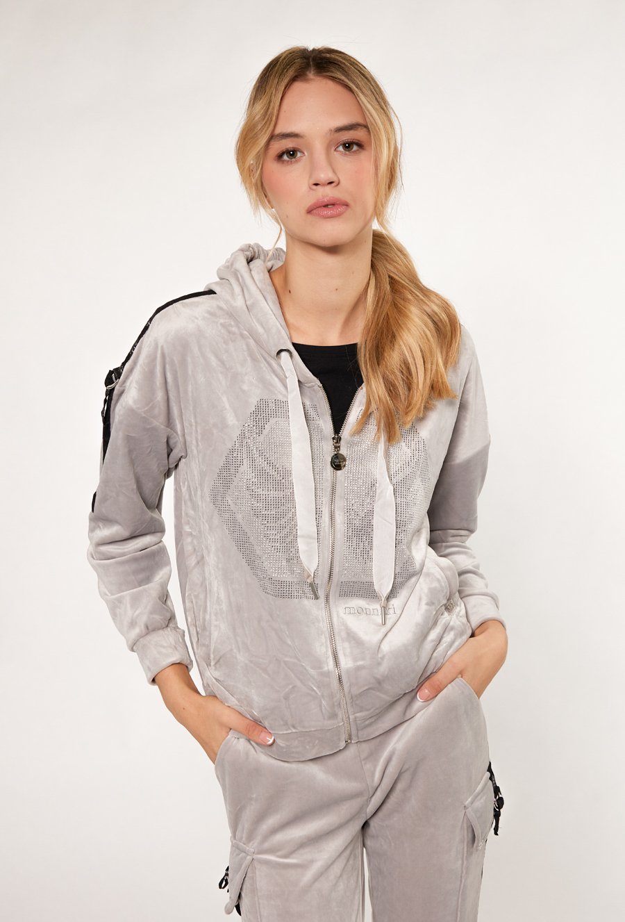 Welurowa bluza damska z długimi rękawami