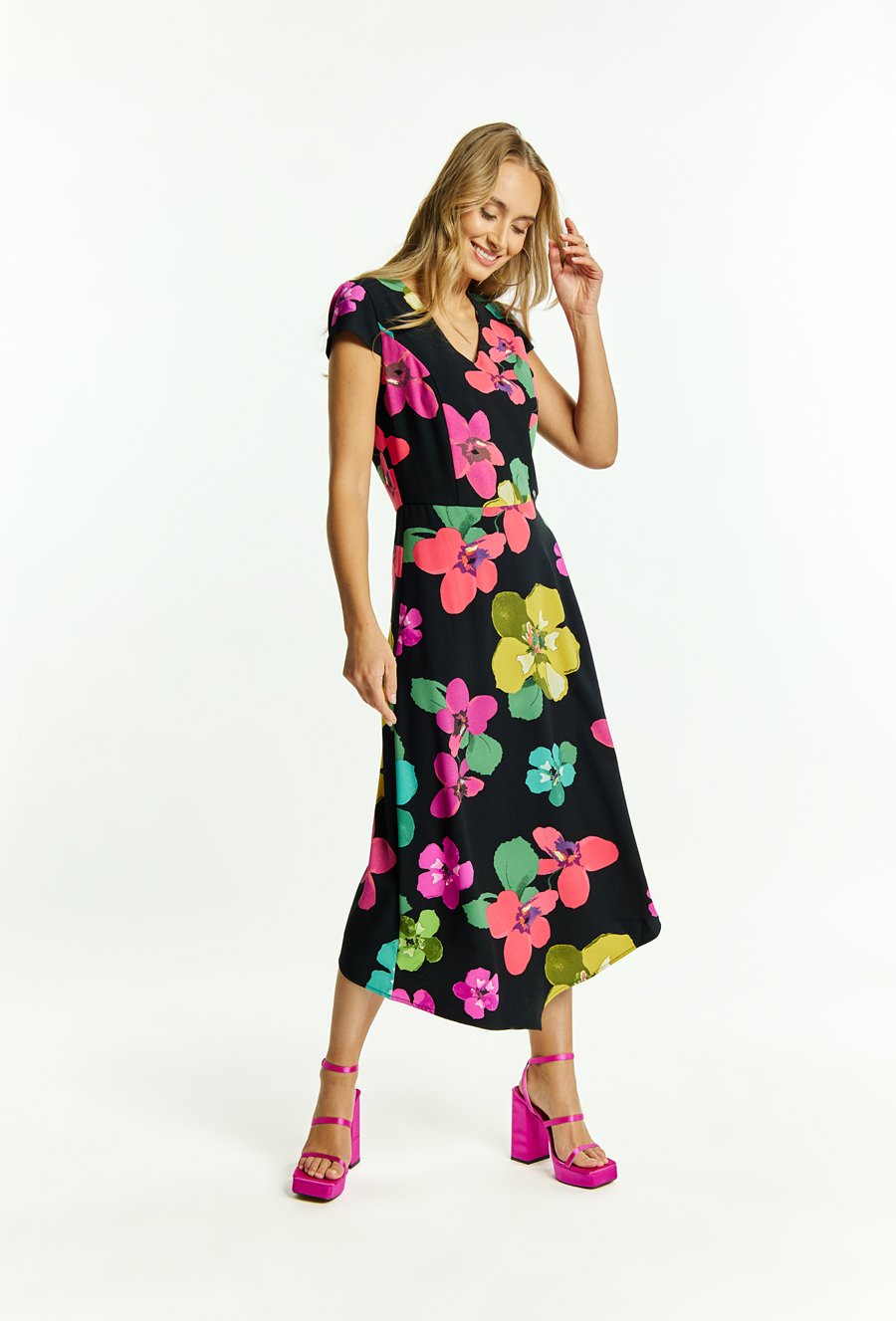Sukienka z kwiatowym wzorem