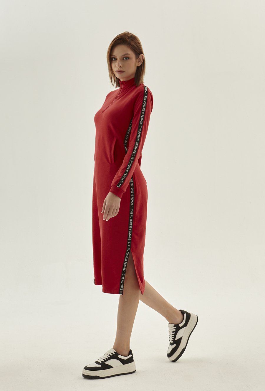 Sportowa sukienka z zamkiem