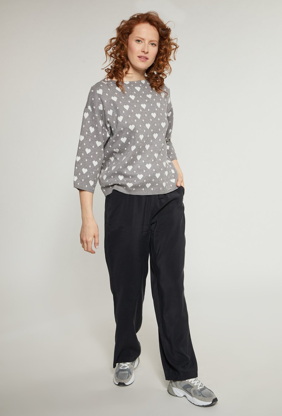 Sweter z wzorem w serca