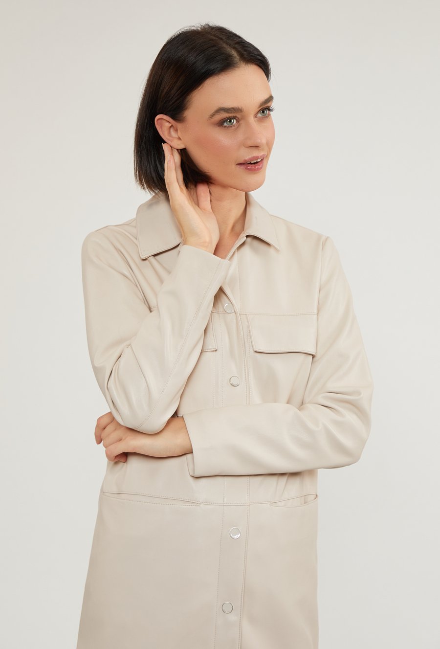 Płaszcz damski z ekosk&oacute;ry