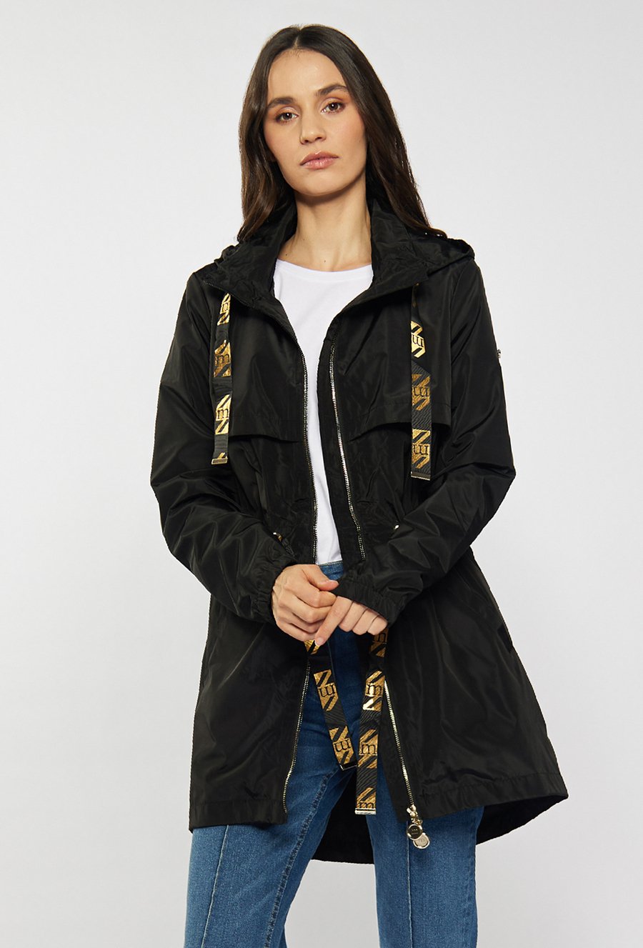 Klasyczny płaszcz damski typu parka