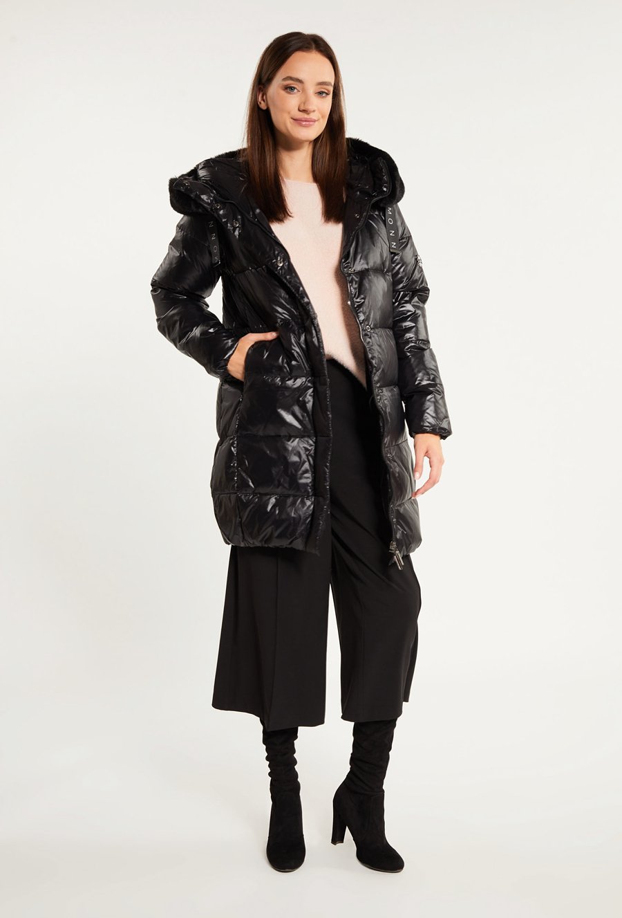 Puchowy płaszcz damski