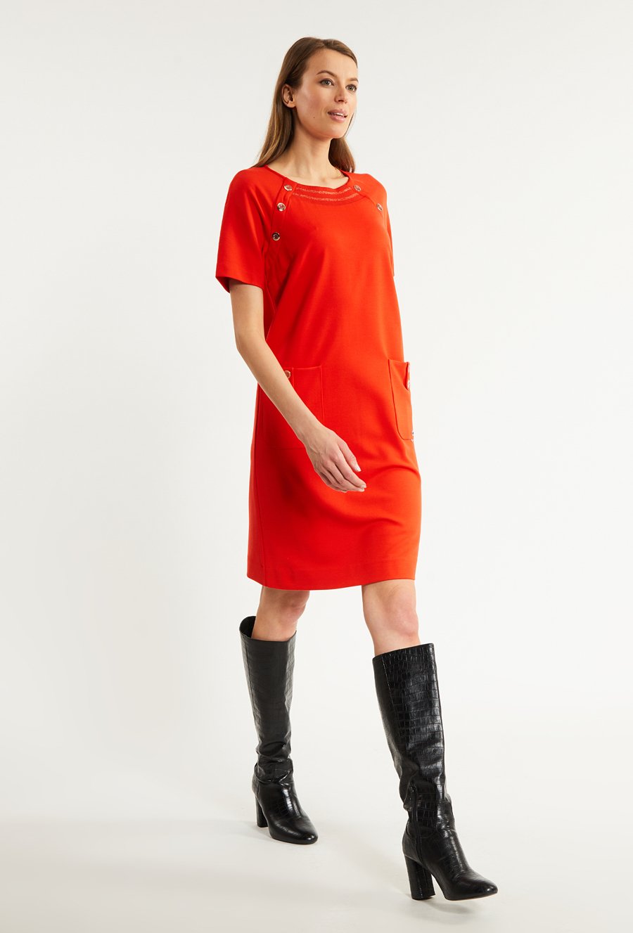 Sukienka damska z ozdobnymi guzikami