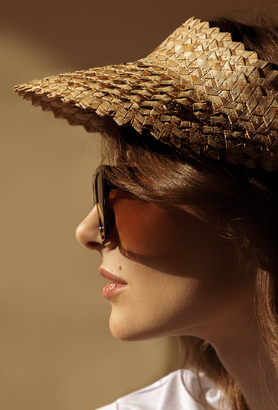 Słomkowy daszek damski