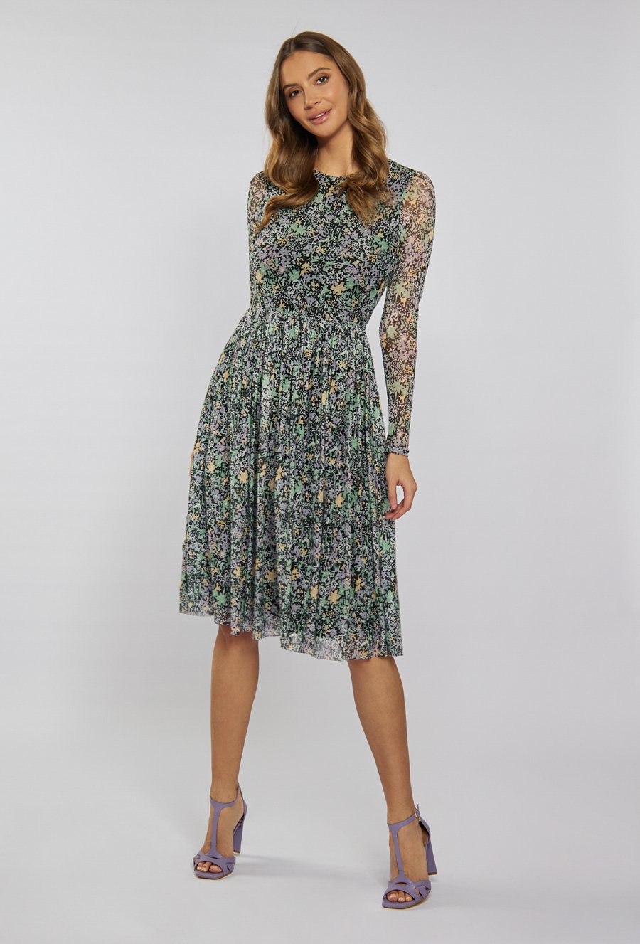 Wzorzysta sukienka midi